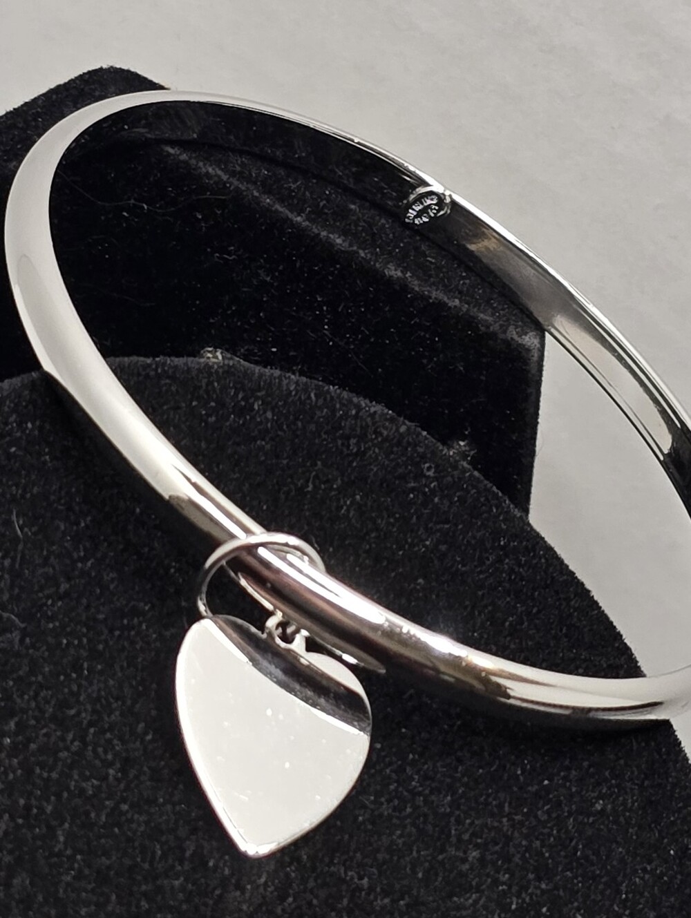 Vtg Carl Art co. 5.1 mm Sterling Silver Puffy Heart Charm Bangle Bracelet 8 Inch
